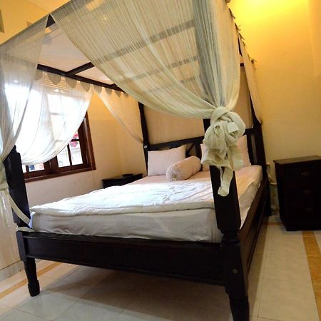 Lori Beach Inn Seminyak Zewnętrze zdjęcie