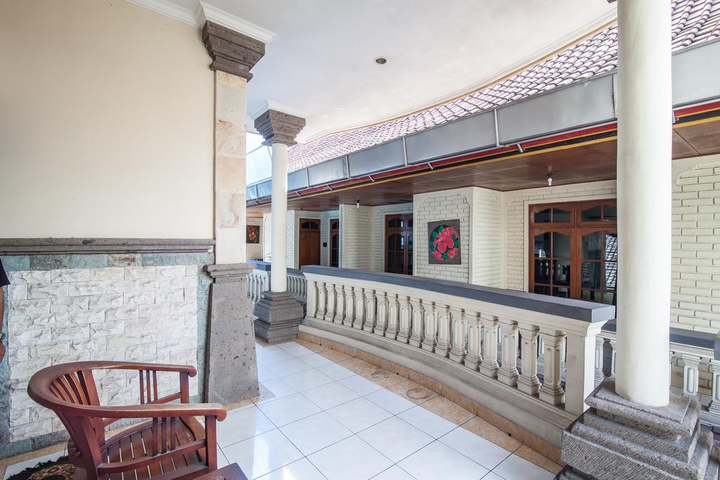 Lori Beach Inn Seminyak Zewnętrze zdjęcie