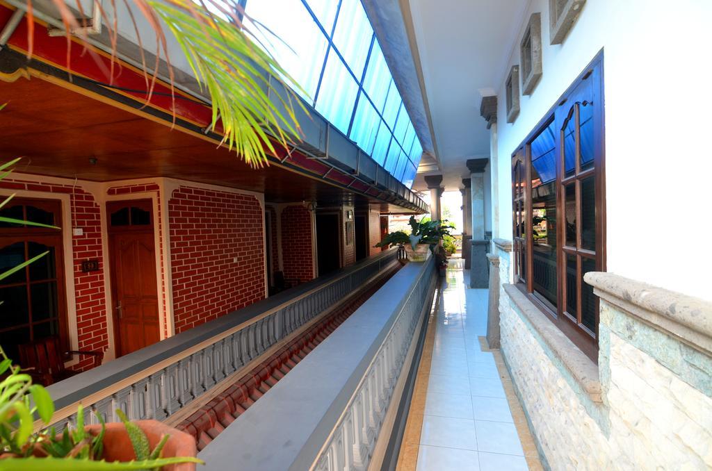 Lori Beach Inn Seminyak Zewnętrze zdjęcie