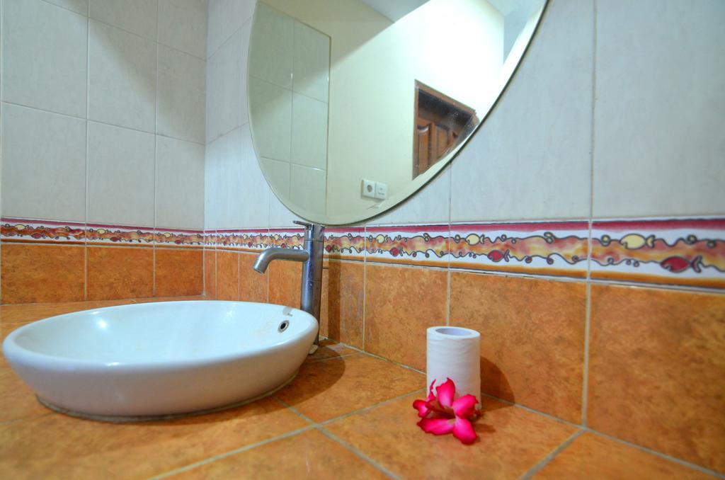 Lori Beach Inn Seminyak Zewnętrze zdjęcie