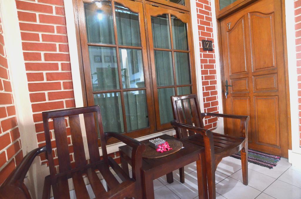 Lori Beach Inn Seminyak Zewnętrze zdjęcie